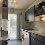 Appartement 2p à Juan Les Pins : Emplacement Idéal, Parking, Terrasses, Proche Et Commerces - Fr-1-252-188 *