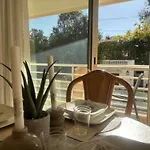 2p à Juan Les Pins : Emplacement Idéal, Parking, Terrasses, Proche Et Commerces - Fr-1-252-188 Appartement *