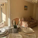 Апартаменты 2p A Juan Les Pins : Emplacement Ideal, Parking, Terrasses, Proche Et Commerces - Fr-1-252-188 Антиб