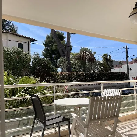 2p A Juan Les Pins : Emplacement Ideal, Parking, Terrasses, Proche Et Commerces - Fr-1-252-188 Апартаменты *