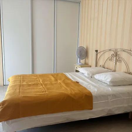 2p A Juan Les Pins : Emplacement Ideal, Parking, Terrasses, Proche Et Commerces - Fr-1-252-188 Антиб