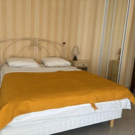 2p A Juan Les Pins : Emplacement Ideal, Parking, Terrasses, Proche Et Commerces - Fr-1-252-188 Апартаменты