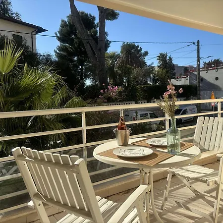 Appartement 2p à Juan Les Pins : Emplacement Idéal, Parking, Terrasses, Proche Et Commerces - Fr-1-252-188