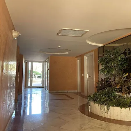 Апартаменты 2p A Juan Les Pins : Emplacement Ideal, Parking, Terrasses, Proche Et Commerces - Fr-1-252-188 *