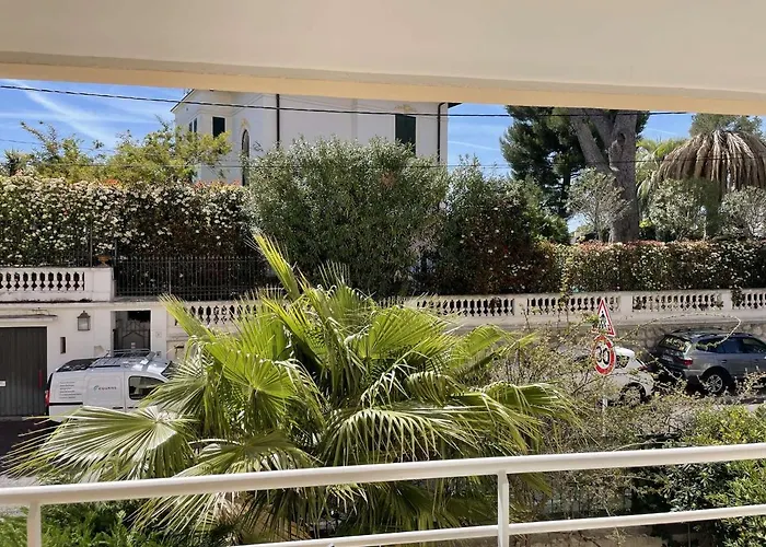 2p A Juan Les Pins : Emplacement Ideal, Parking, Terrasses, Proche Et Commerces - Fr-1-252-188 Antibes