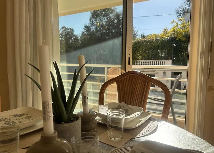 2p A Juan Les Pins : Emplacement Ideal, Parking, Terrasses, Proche Et Commerces - Fr-1-252-188 Daire *